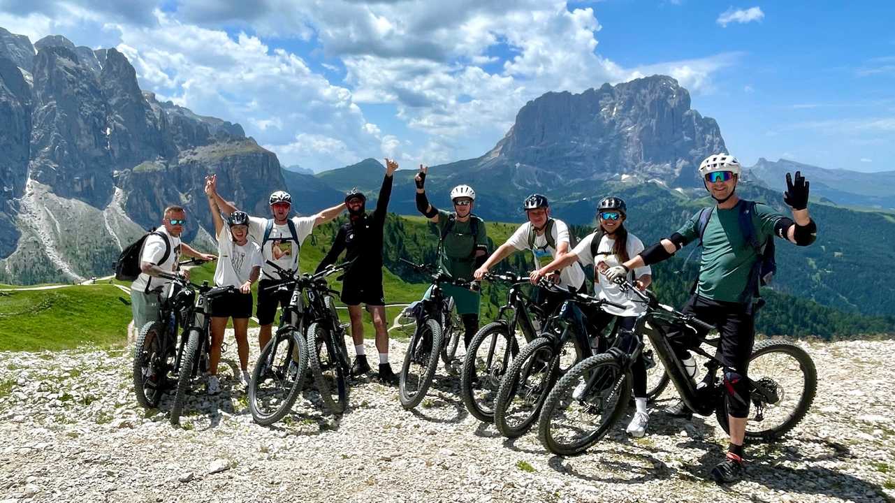 Dolomitai eMTB Val Gardena dviračiais Piligrimas